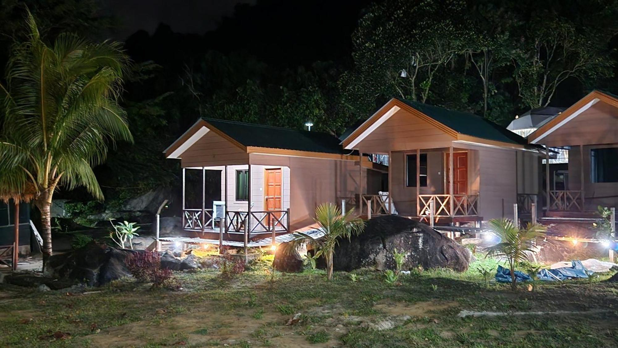 Dumba Bay Tioman Hotell Kampung Genting Exteriör bild