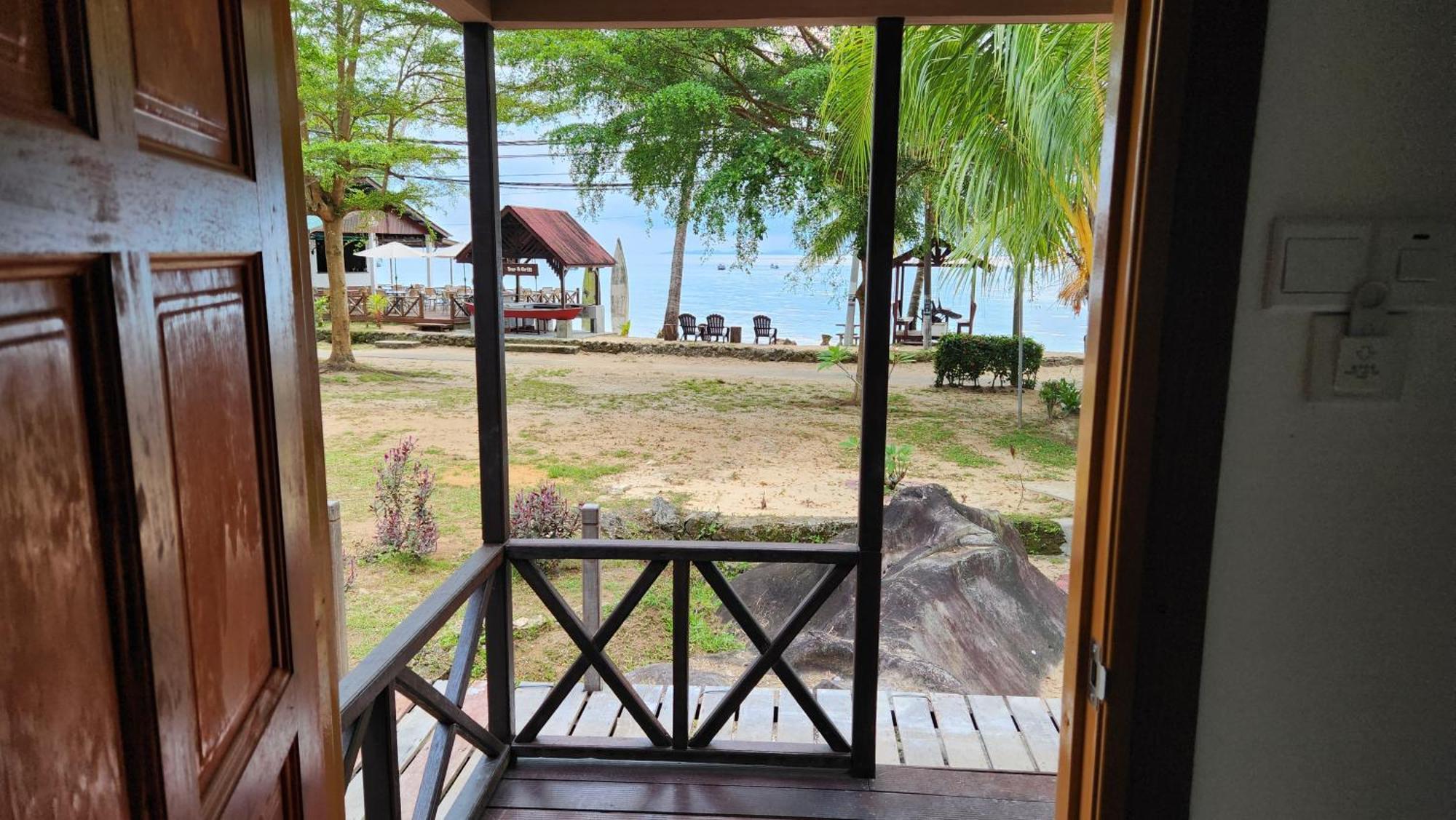 Dumba Bay Tioman Hotell Kampung Genting Exteriör bild